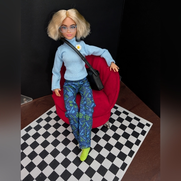 2025 Custom Restyled Dr. Who Ruby Sunday Petite Articulated MTM Barbie - Picture 2 of 8